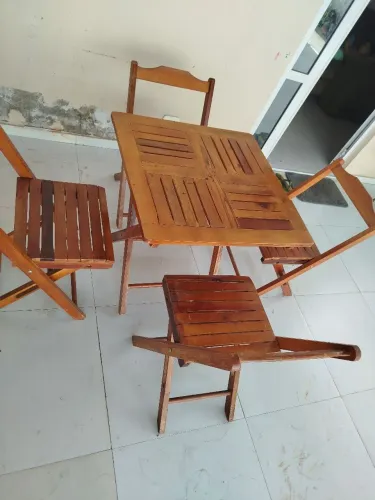 Mesa com 4 cadeiras