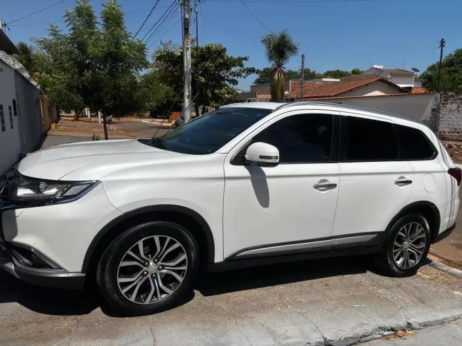 Mitsubishi Outlander 2.2 165cv Diesel Aut. 2018