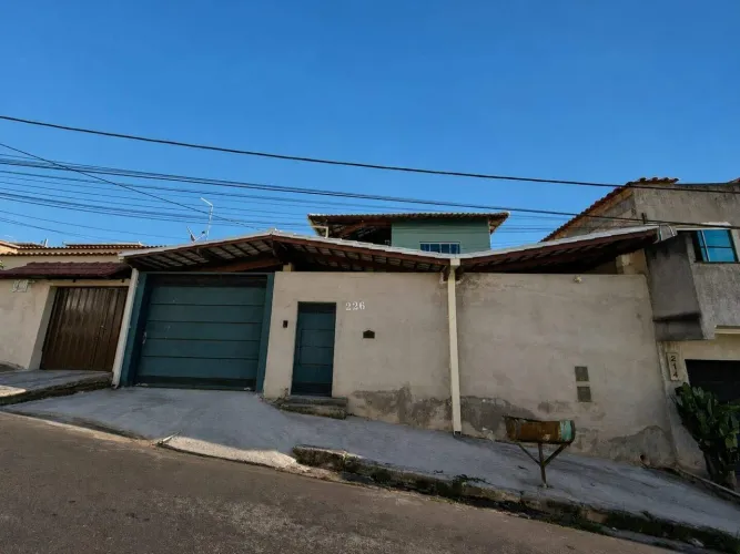 Casa à venda no bairro Vila Tânia - Mário Campos/MG.