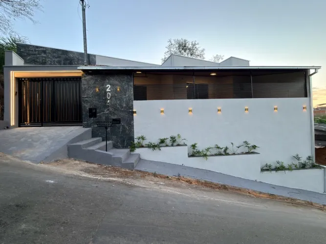 Vendo/troco casa plana grande e arejada recém reformada no Jardim Atalaia