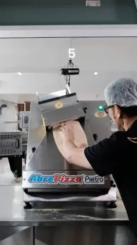 Pizzaria contrata - Escala 5x2 - Aux Cozinha