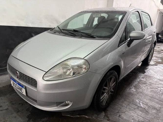 Fiat Punto Essence 1.8 Flex 16V 5P 2011