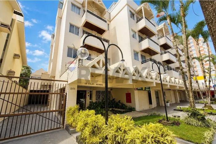 Apartamento com vista para o mar no coração de Caiobá