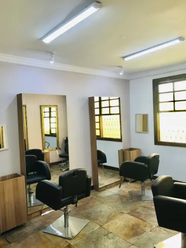 Armário com Espelho para salão de beleza 2 mil casa 