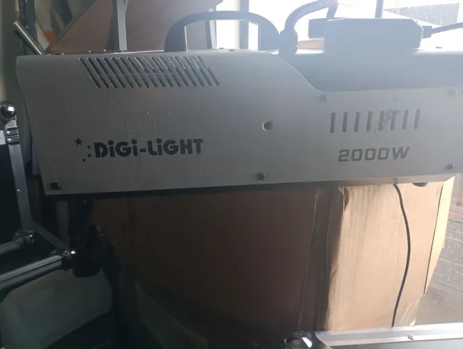 Vende se máquina de fumaça