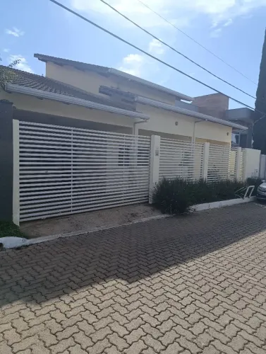 Alugo uma Excelente Casa