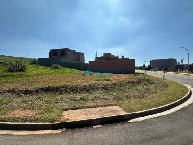 Terreno de esquina C/ 332 M² , Boa Topografia, Condomínio Villaggio Engordadouro, Jundiaí/