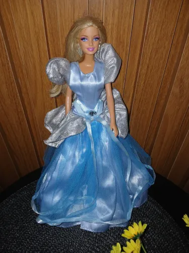 Barbie com roupa de Princesa