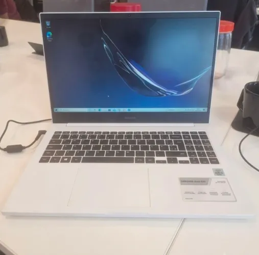 Notebook Samsung Book E30