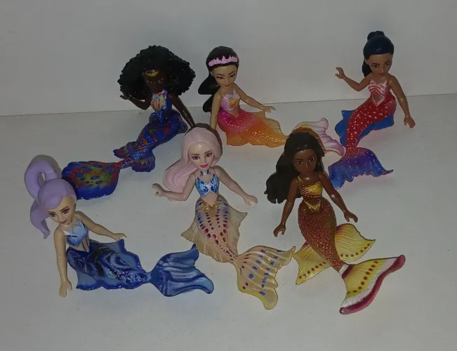 LOTE 6 BONECAS MINIATURAS DISNEY A PEQUENA SEREIA LIVE ACTION IRMÃS DA ARIEL ORIGINAIS