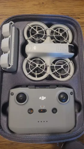 Drone DJI Neo Fly More Combo - Praticamente Novo (Menos de 2h de Voo) + Case Rígida
