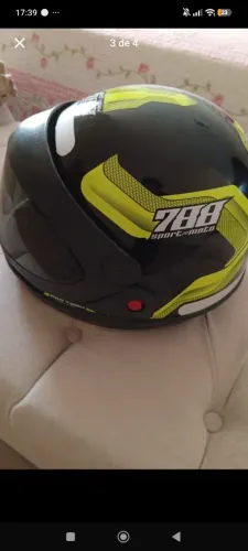 Capacete rachado 