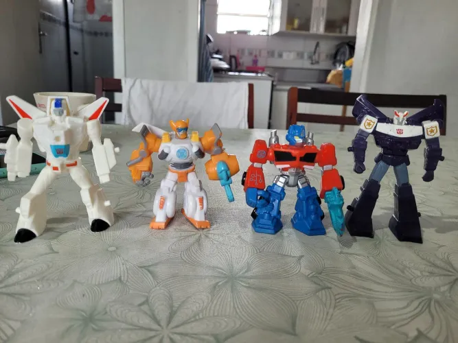 Bonecos Transformers