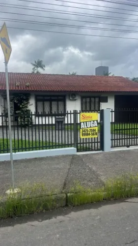 Casa com 3 Dormitórios, Escritório e Área com Churrasqueira no Vila Nova