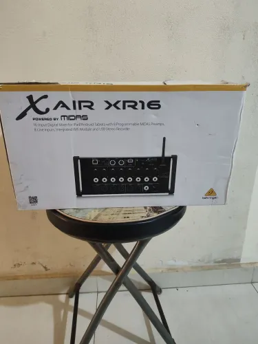 Mesa Digital 16 Canais Behringer XR16