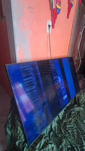 vendo tv com com pequeno defeito