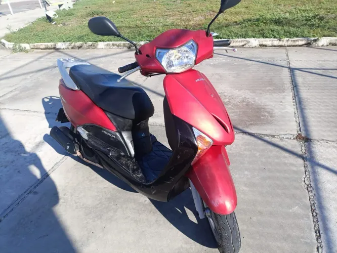 VENDO UMA HONDA LEAD 110 CILINDRADAS