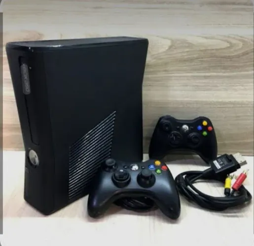 Xbox 360 2 controles , Kinect , e vários jogos no HD