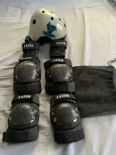 Kit proteção Joelheira e Capacete