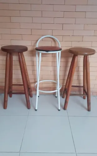 Banquetas de madeira maciça