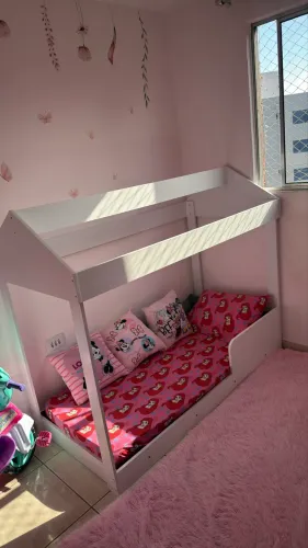 Cama montessoriana infantil 