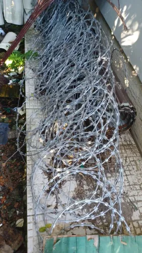 Vendo uma proteção de muro espiral e cortante, com 10mts de comprimento. .