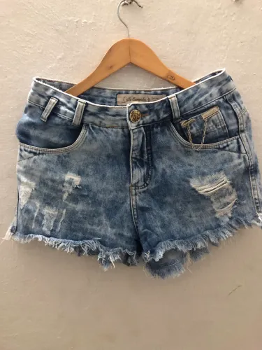 Short jeans feminino gata enxerida 