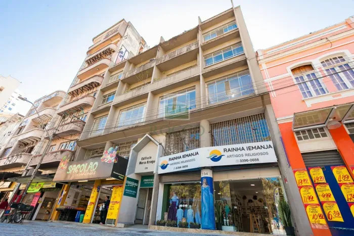 Salas/Conjuntos para alugar na Praça Tiradentes, 236 - Centro, Curitiba - PR - CEP 80.020-