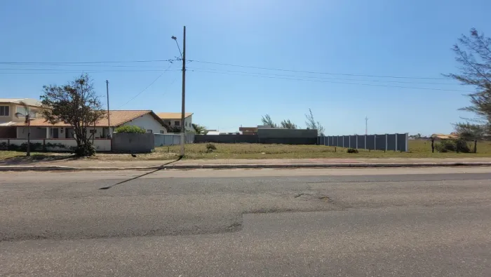Vendo lotes no Chapéu do Sol de frente para o mar.