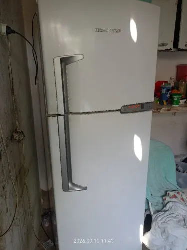 Geladeira Brastemp Semi nova por dentro e por fora 