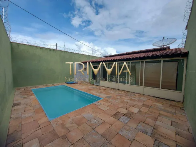 Casa Ampla com Piscina e Ótima Localização Pronta para Morar!