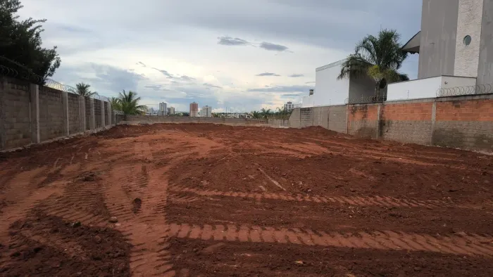 Terreno à venda no bairro Cidade Jardim em Uberlândia