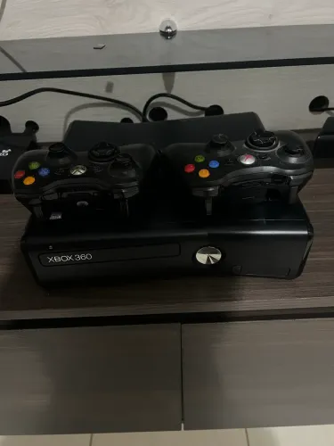 Xbox 360 Desbloqueado + Kinect + 2 Controles + Vários Jogos