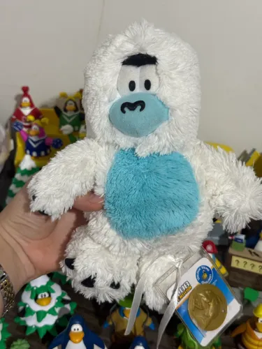 Pelucia Club Penguin novo