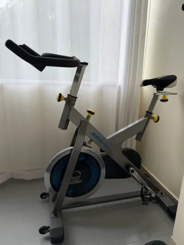 BICICLETA SPINNING IMPORTADA ATHLETIC 2300BS PERFEITA