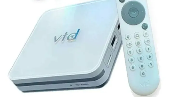Aparelho para televisão usado com controle e tomada