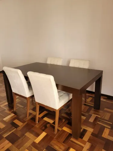 Mesa com 4 cadeiras