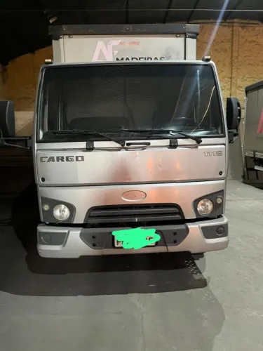 Ford Cargo 1119 (ano 2015). Ótimo estado