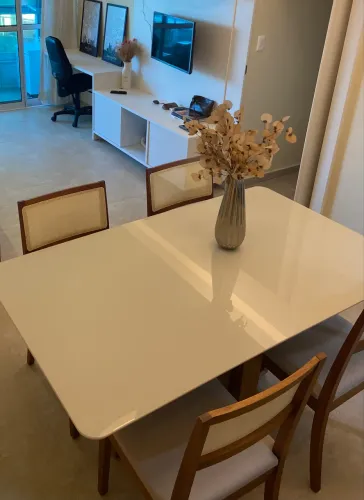Conjunto elegante: mesa jantar 1,60x0,90+ 4 cadeiras em madeira