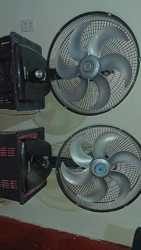 Vendo dois ventiladores novos, obs: os dois têm a parte da frente