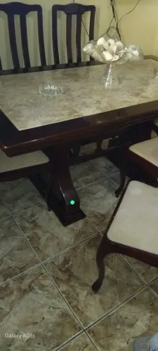 MESA DEJANTA EM JACARANDA COM TAMPO DE MARMORE