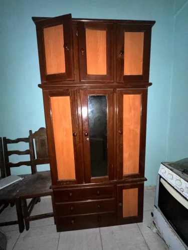 Guarda roupa de solteiro com bagageiro