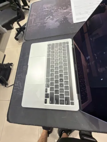 Macbook pro m1 8gb ssd 256gb 67 ciclos apenas