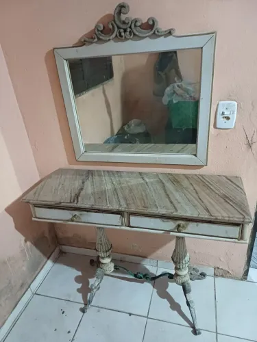 Espelho e penteadeira 
