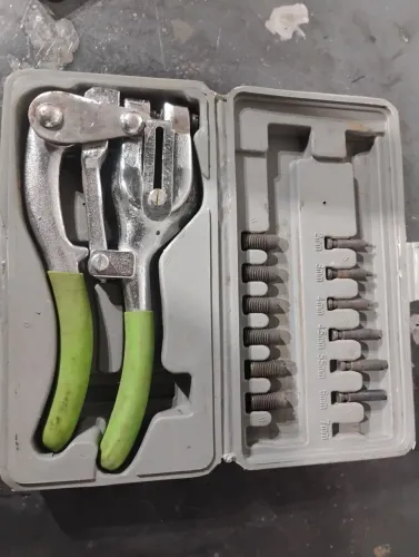 Alicate perfurador de plástico e inox 