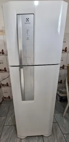 Geladeira frost free electrolux 382L