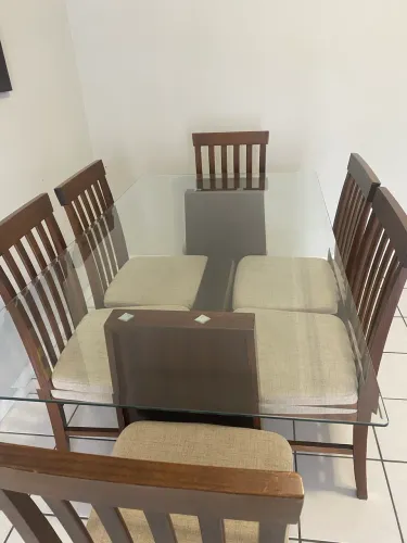 Mesa com 6 cadeiras 