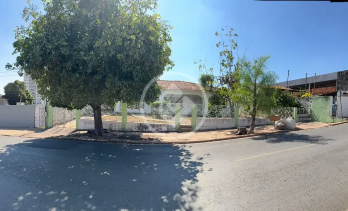 Casa com estrutura de concreto armado, ótimo para uso comercial, atrás do hospital Femina