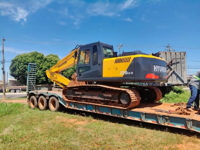 Escavadeira Hyundai R220LC9