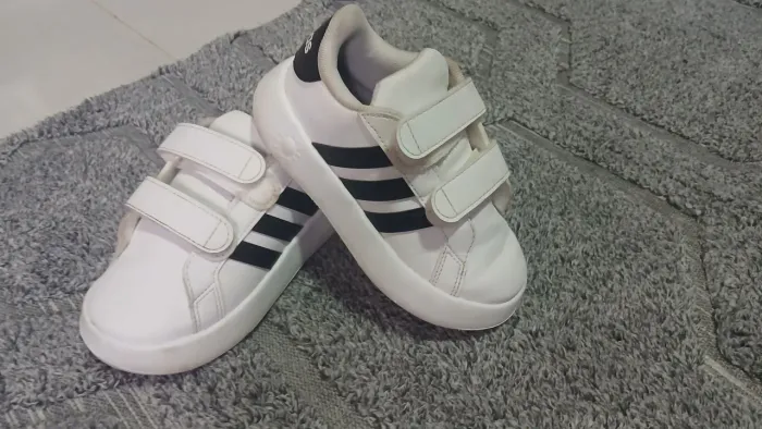 Tênis adidas